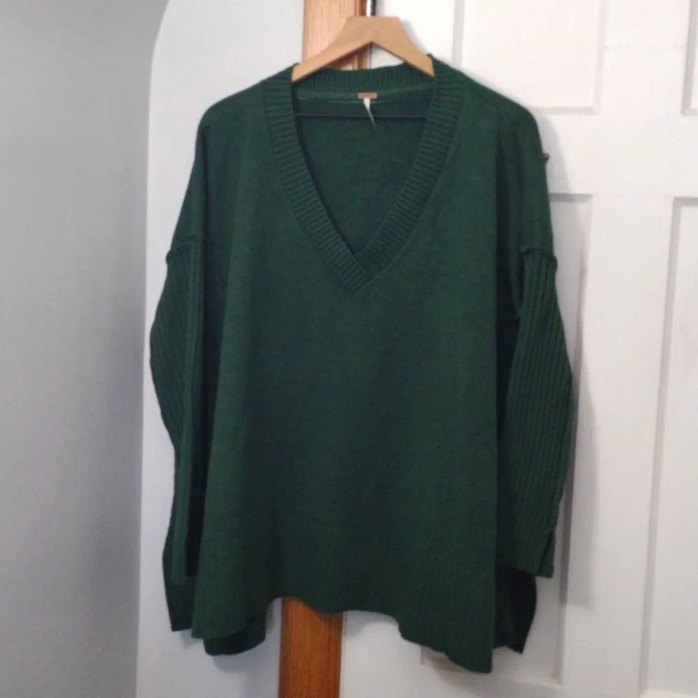 FREE PEOPLE V- Neck Sweater Green Size L NWT - Picture 4 of 13